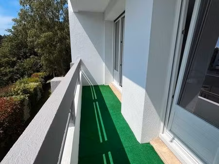 t2  52 m2  balcon + parking