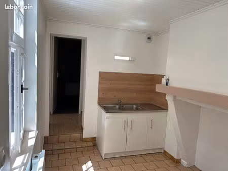 f1/t1 rénové 34 m² – centre sedan – lumineux – sans frais d’agence