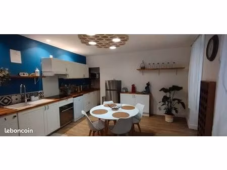 loue meublé dans maison de rue