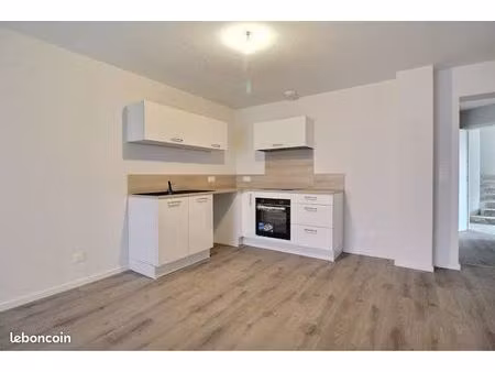 studio premium rénové – 28 m² avec extérieur