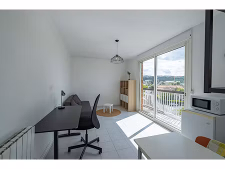 rangueil 31400 toulouse -studio meublé dernier étage