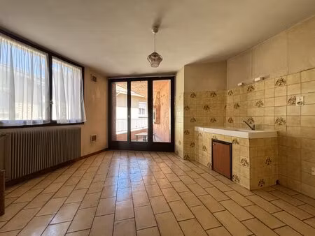 maison familiale à rénover avec beau potentiel à blanzat