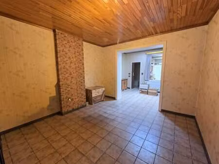 maison de rangée avec garage à rénover