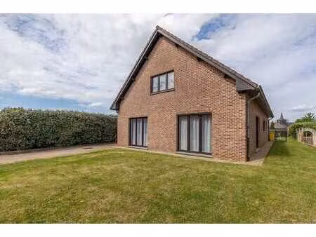 mooie  ruime villawoning met leuke tuin op rustige locatie
