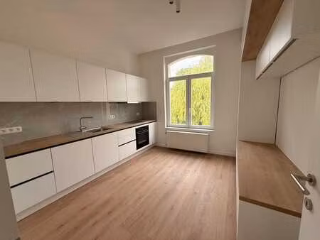 duplex rénové 120 m²  2 chambres  haut de st-gilles  2 wc