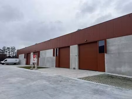 entrepôt à louer dans le cadre du nouveau projet de construc