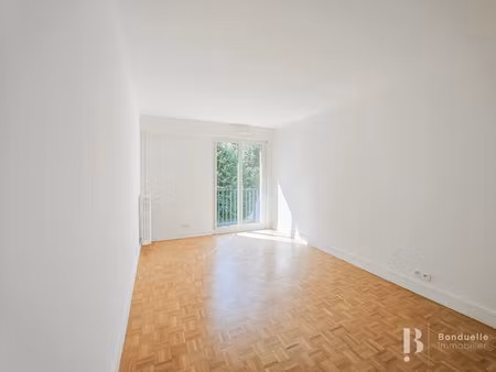 paris xv - a louer vide - beau 2 pieces 47 m2 au 4e etage - bir hakeim - cave