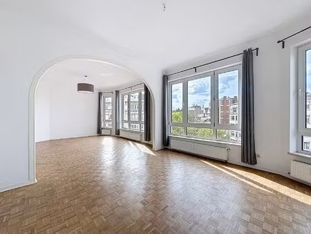 appartement à louer avec garage et terrasse   ixelles (vbe37327)