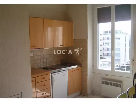 location appartement 1 pièce 27 m² à lyon 7 (69007)