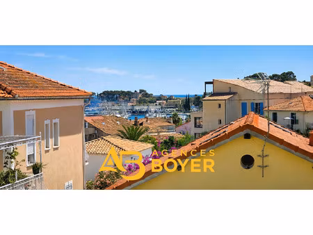 bandol centre appartement t2 avec parking privatif  vue dé