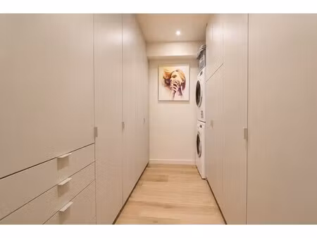 luxueus  lichtrijk appartement (130 m²) met 3 slaapkamers en frontaal zeezicht.
