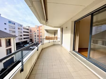 proche du centre-ville - 3 pièces avec terrasse et parking