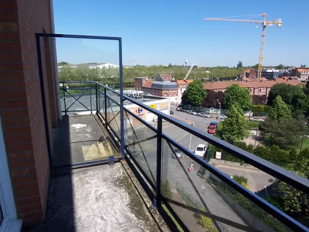 studio meublé avec balcon