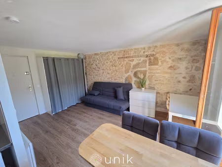 studio meublé avec balcon au coeur de saint-martin-de-londr
