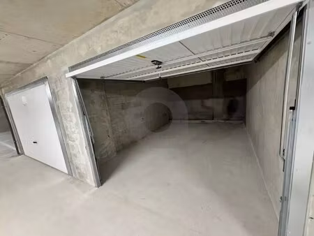 roquebrune garage plein centre résidence neuve