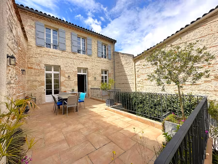 agen prefecture maison bourgeoise renovee avec patio intim