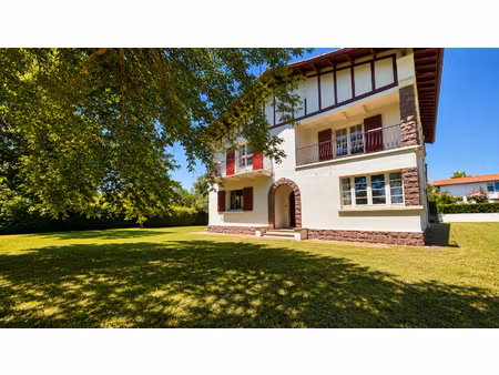 a vendre propriété de caractère à bassussarry avec dépendance et terrain de plus de 3200 m