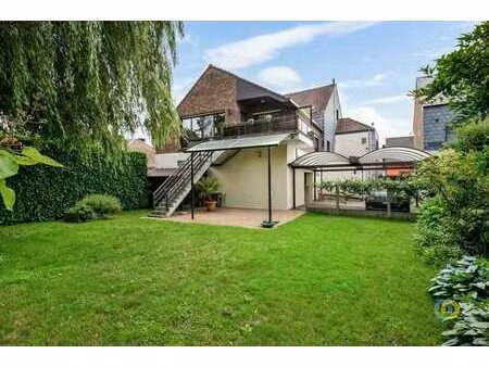 maison avec espace professionnel  grand garage et jardin