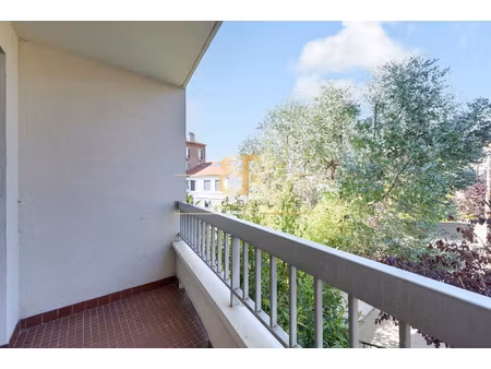 lumineux t3 traversant 3 balcons privatifs  parking & cell