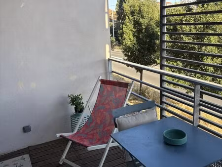 superbe f2 avec terrasse  cave et place de parking