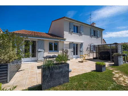 maison familiale de 170 m² avec 4 chambres à châtenoy le royal