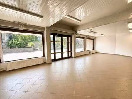 commerce avec entrepôt - surface de +- 350 m²