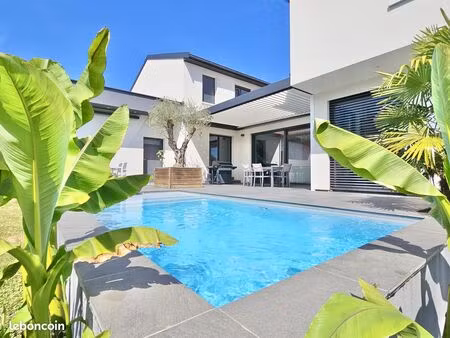 maison 6 pièces 240 m²