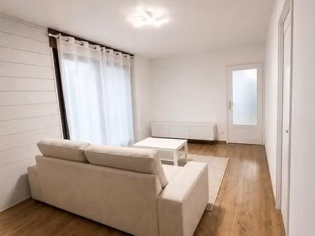 t2 meublé – 50 m² – disponible en juillet