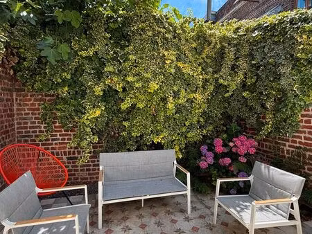 t5 meublé 85 m² + cour – idéal famille / couple