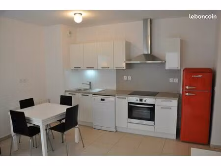 location t2 récent 40m2 meublé + terrasse  garage et cave / quartier vaise valmy
