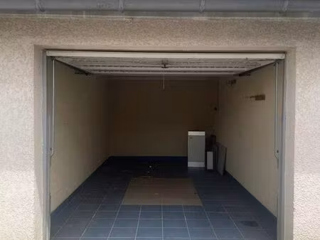 parking/box 16 m² saint-priest