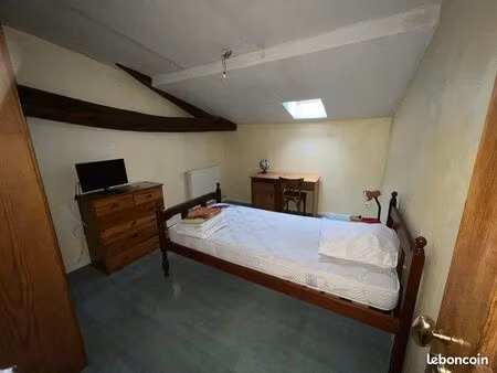 chambre meublée 12m²