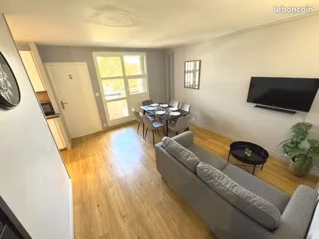 logement contemporain  grand dressing  proche rer d