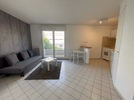 corbeil - essonnes appartement f2 meublé avec balcon et place de parking
