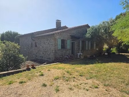 maison en pierres sur terrain de 2250 m²