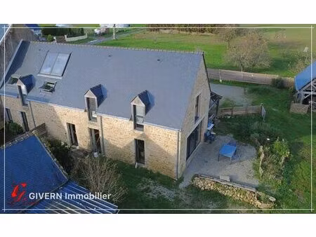 longère en pierre rénovée avec dépendances à sainte-hélèn