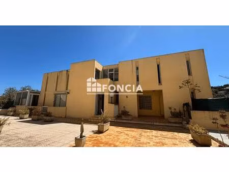 carqueiranne centre  appartement t3 avec terrasse de 28m2