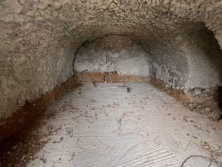 cave 30 m2 avec jardinet