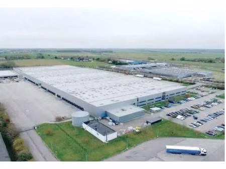 vente entrepôt 8 289 m²