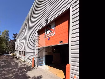 a vendre chilly-mazarin un entrepot et des bureaux