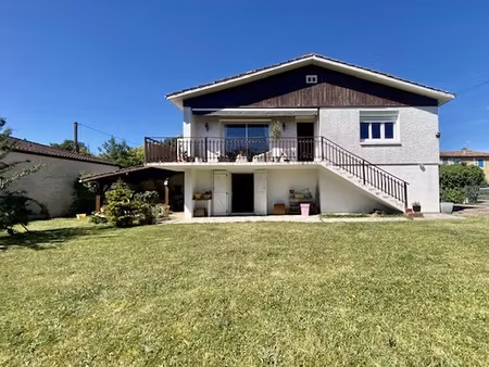 maison de 142m2 sur deux niveaux avec garage et jardin à auc