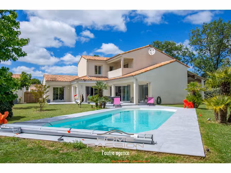 saujon propriété de charme avec piscine et studio indépend