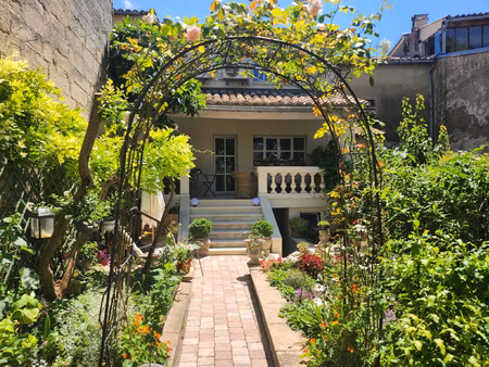 uzes centre  elégante maison de caractère d'exception  vendu