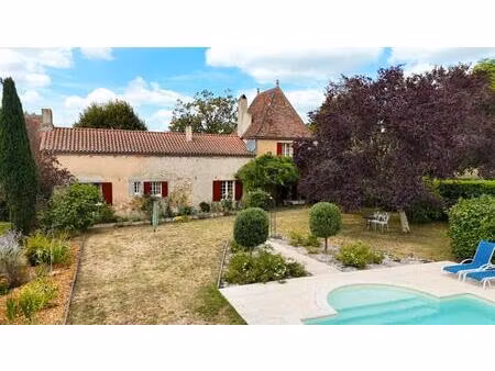 maison lumineuse avec 4 chambres et piscine