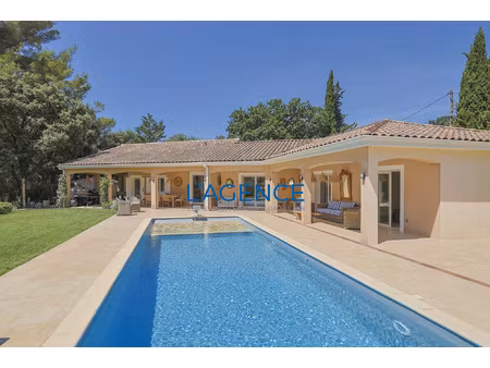 villa individuelle de 177 m2 de plain pied avec terrain arbo
