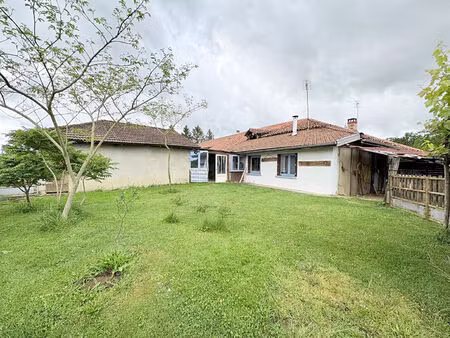 maison de village avec agréable jardin entre louhans et saint amour et 30mn de bourg en br