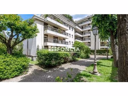 appartement familiale avec grand jardin privatif