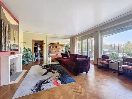 bel appartement avec terrasses et parking