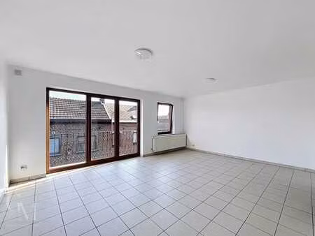 très bel appartement 2 chambres + balcon