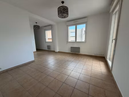 appartement t2 avec terrasse  garage et cave quartier des